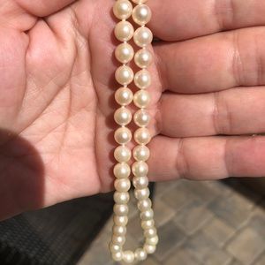 Final Genuine 16in Pearl necklace. 14kt clasp.